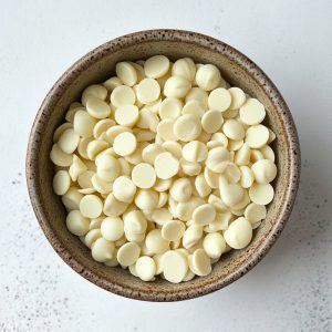 שוקולד חלבי לבן – קליבו (250 גר') לא ניתן לספק במשלוחים במיוחד בקיץ מפאת החום, ניתן רק באחריות הלקוח