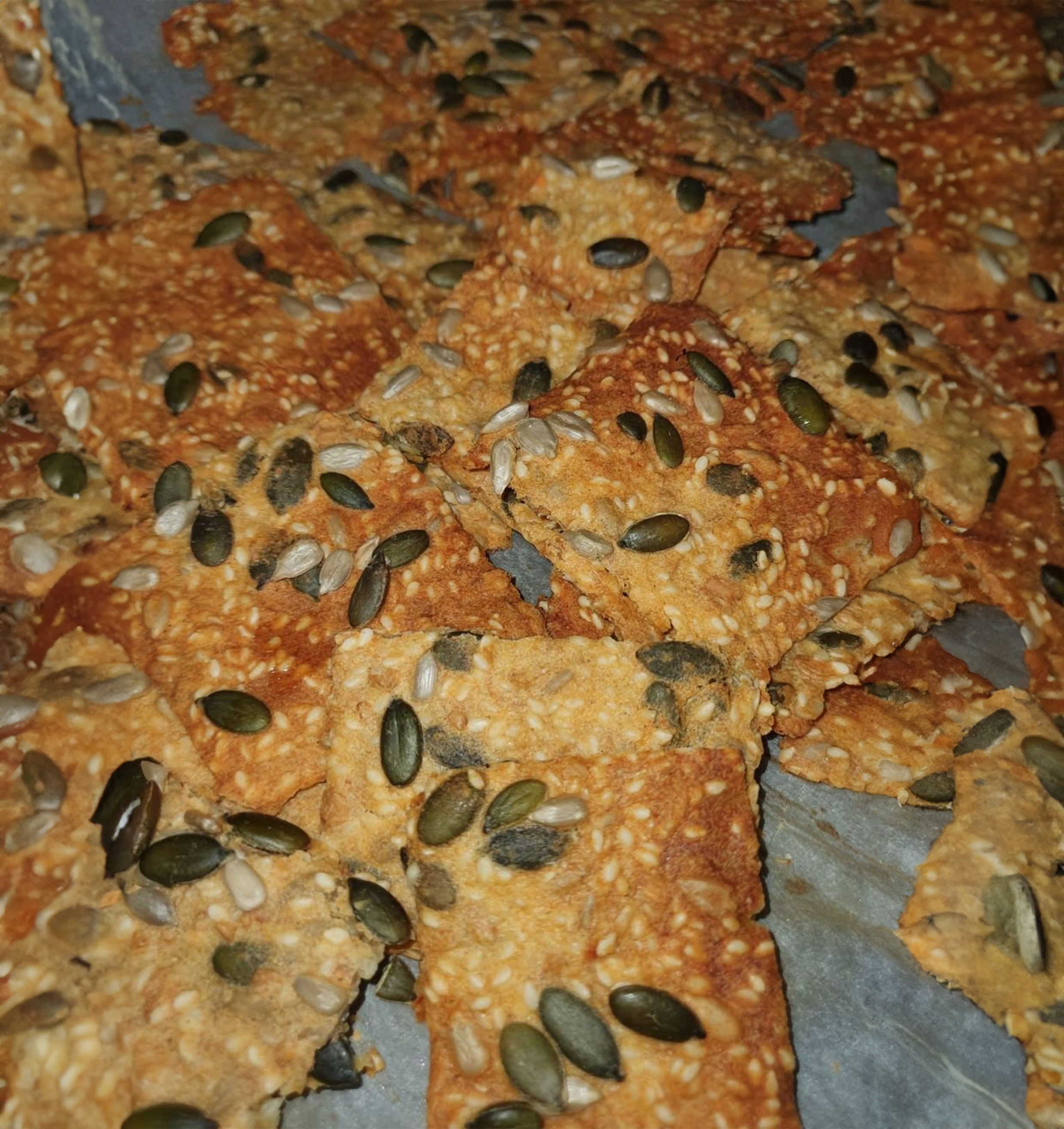 Read more about the article קרקרים טיבעוניים מקמח חומוס,עדשים,אפונה ,טף וכוסמת