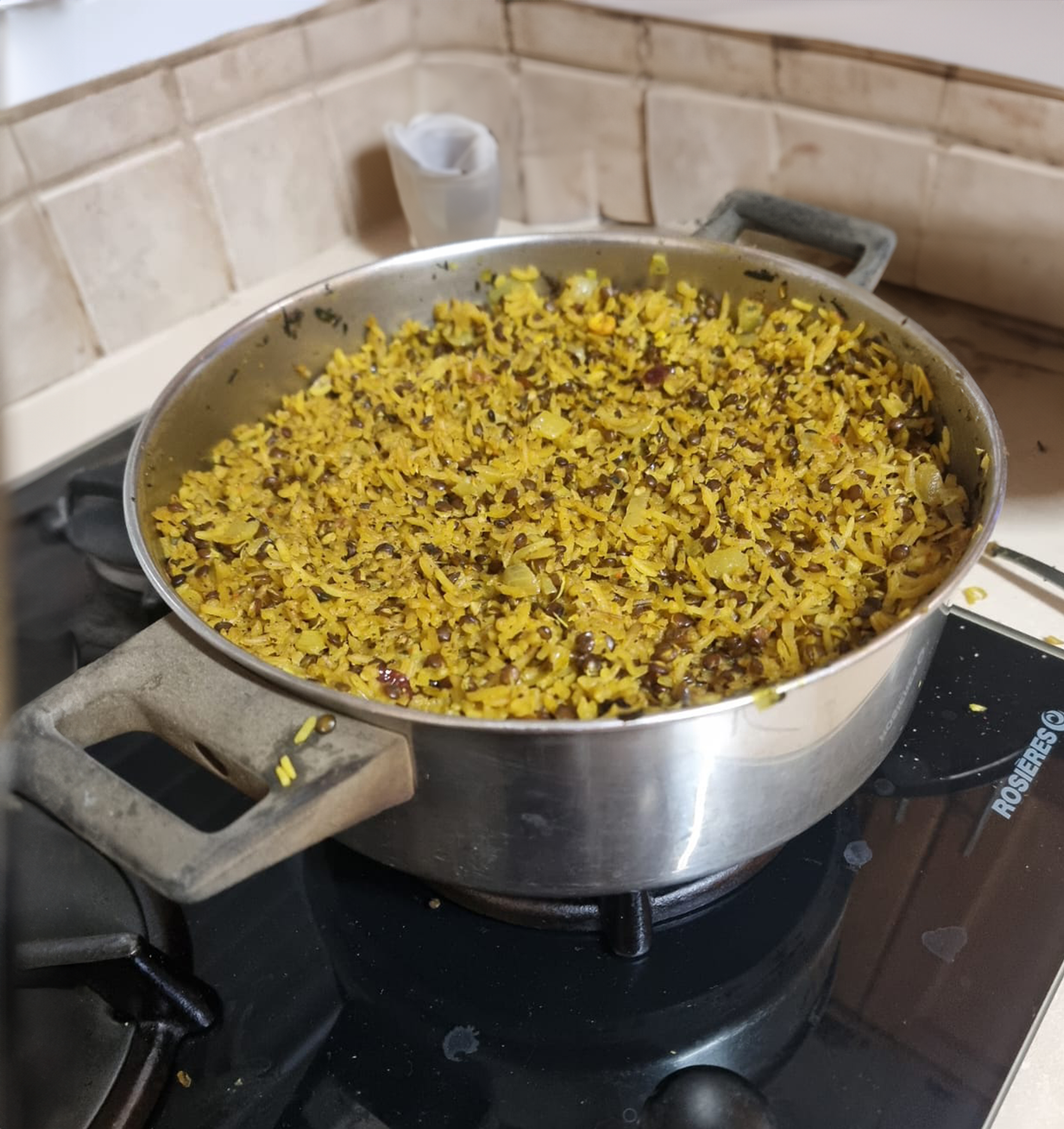 Read more about the article מנג'דרה עדשים שחורות מונבטות בקארי,טבעוני וללא גלוטן.