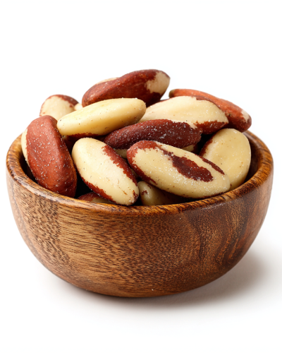 aviv8941_Brazil_nuts_in_a_wooden_bowl_on_a_white_background_685a0ae5-f3ef-472c-8f98-5cc307530653