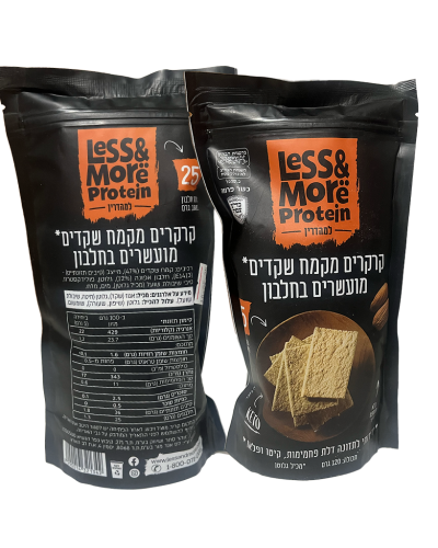קרקרים מקמח שקדים מעושרים בחלבון
